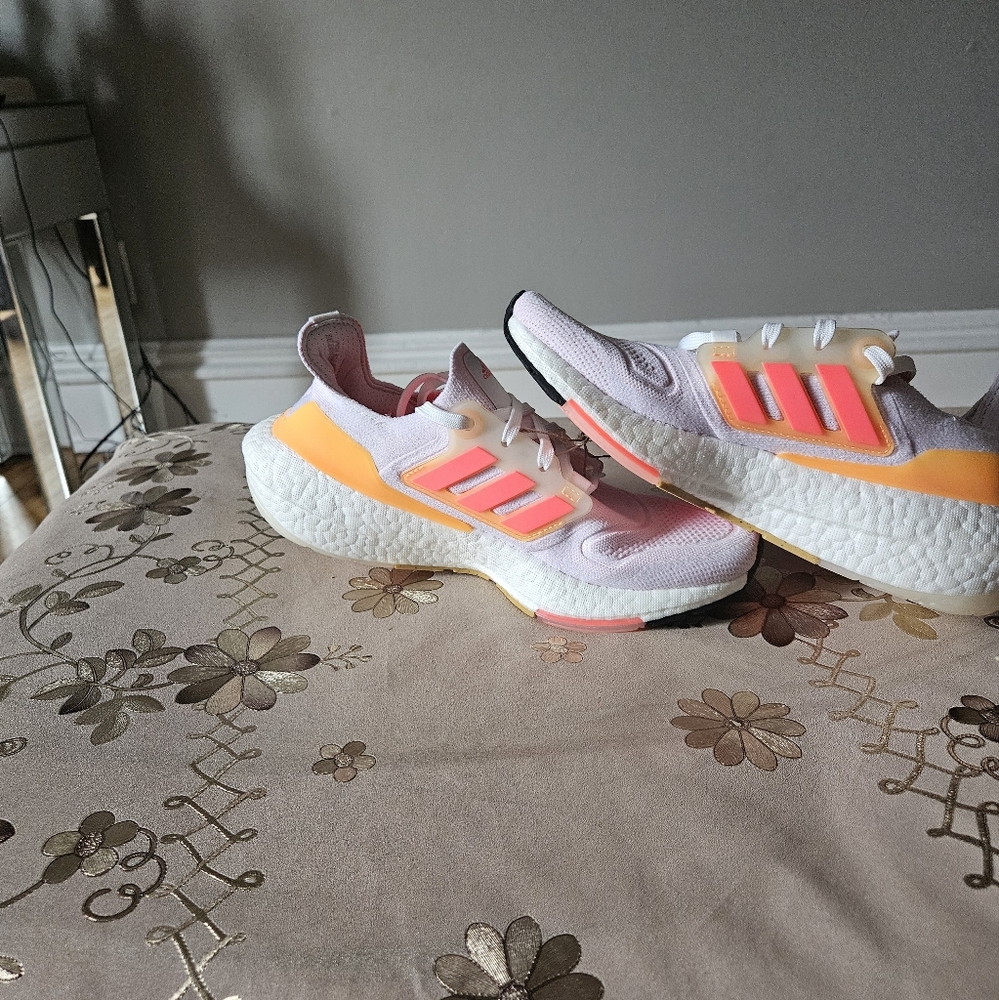 Adidas ultra boost 21’ women’s - Picture 2 of 9